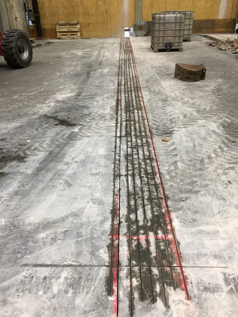 Schlitze Beton-Sohle Herstellung und Ausstemmen von Schlitzen in Betonsohle