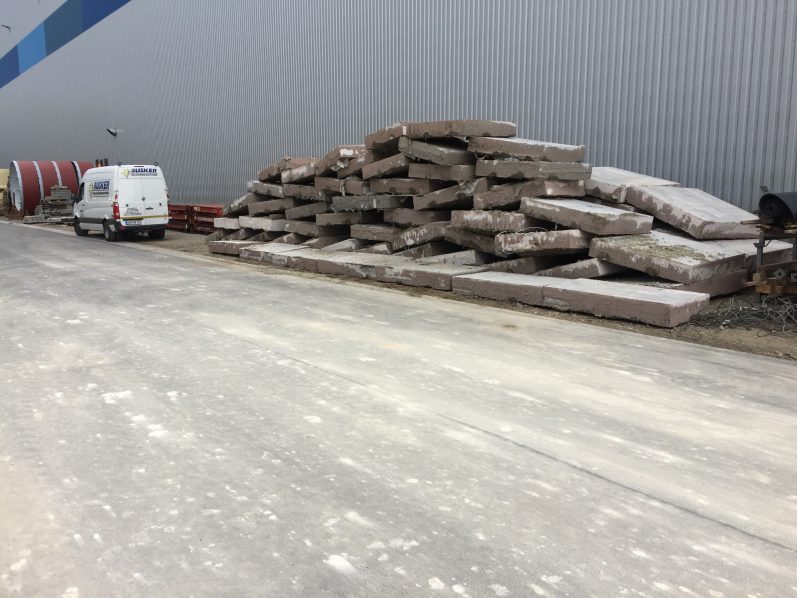 Entsorgung und Ausbau einer Beton Boden-Platte Hallensohle ausgebaut erschütterungsfrei