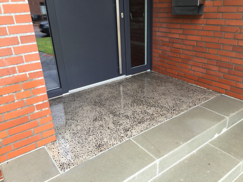 Beton schleifen Geschliffener Beton im Eingangsbereich